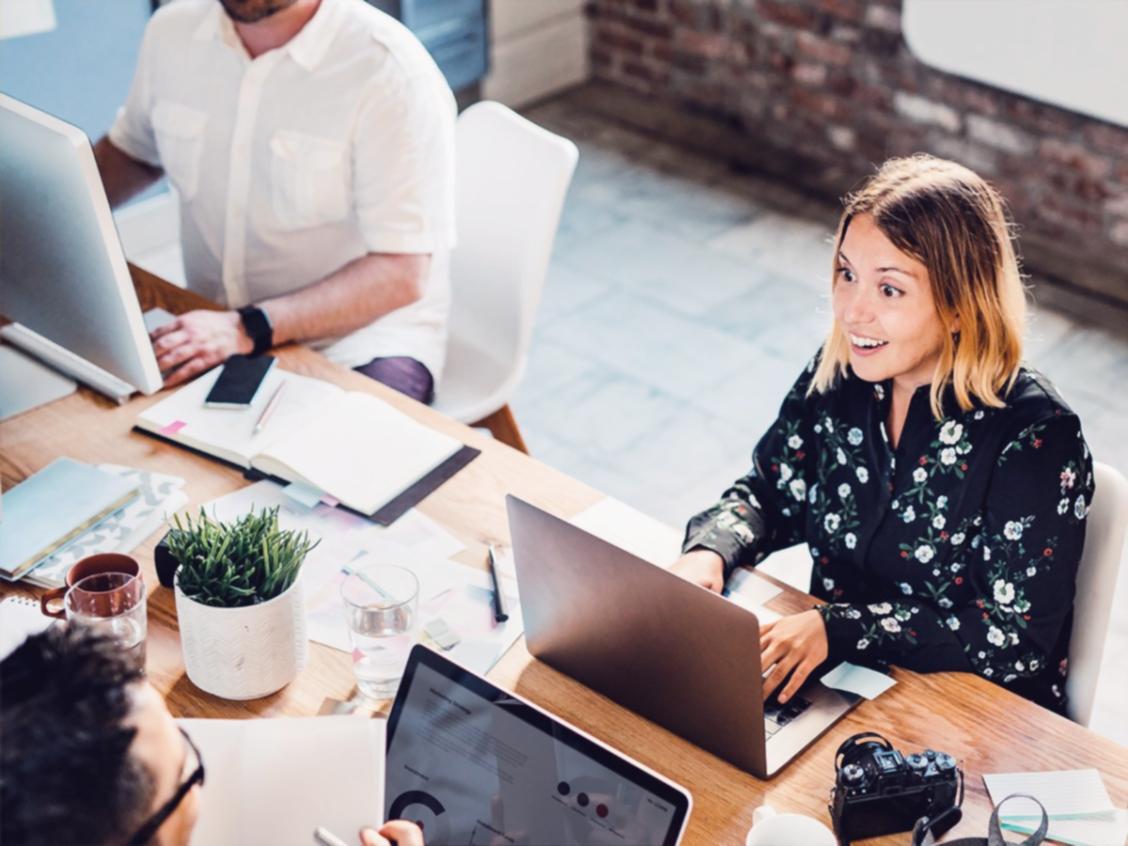 Proces edycji wideo z wieloma ścieżkami audio i wideo